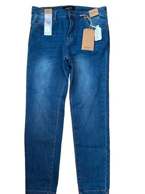 Beyond Us Women’s Petite Curvy Shape Jeans - Size 8P